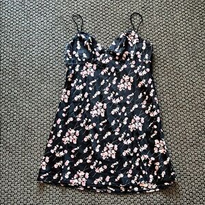 NWOT Urban Outfitters Kiss The Sky Black Floral Patterned Slit Detail Slip Dress